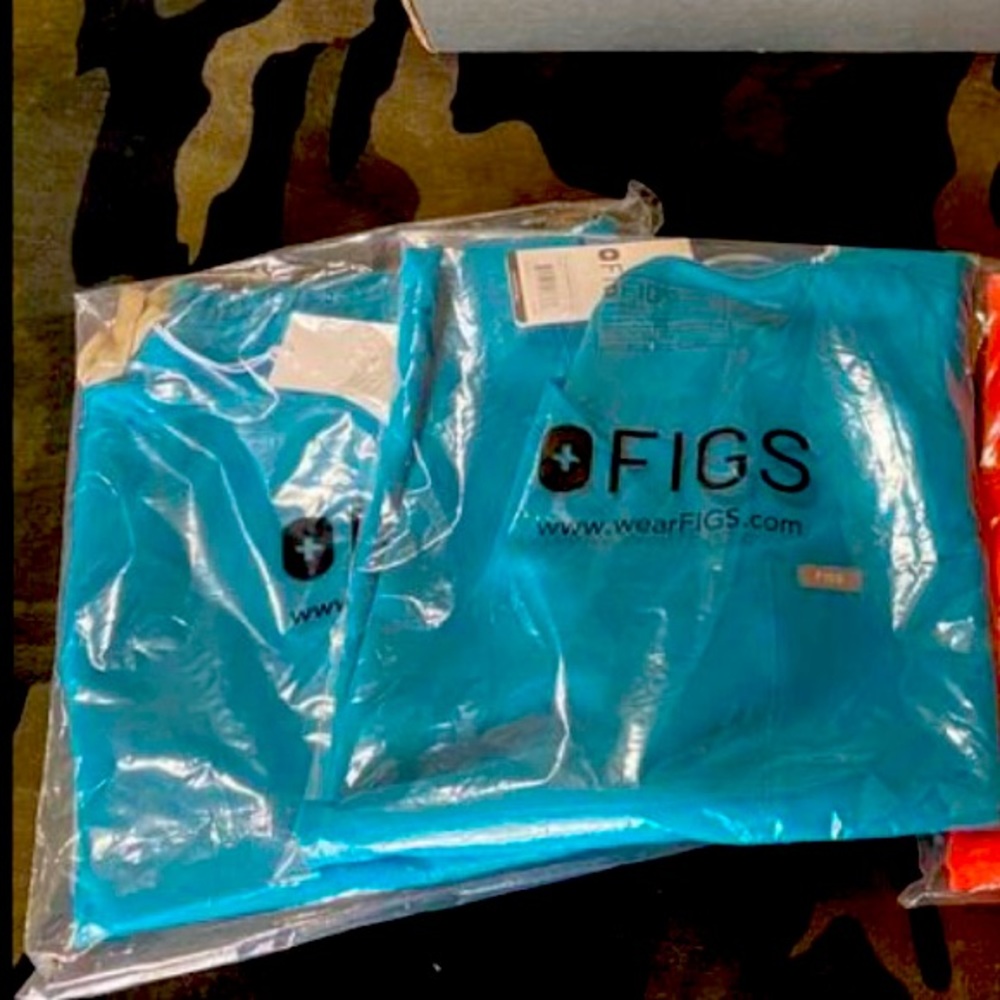 Figs scrubs *NEW*